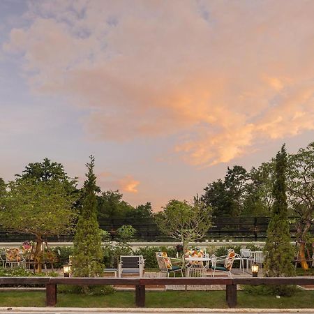 Picha Ville Resort Watthana Nakhon Bagian luar foto